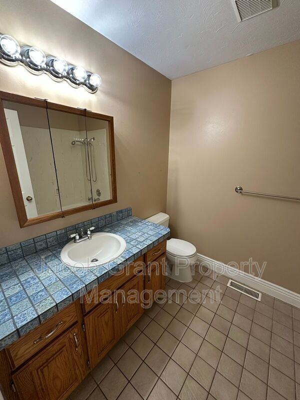 560 Randy Dr - Photo 7 of 23