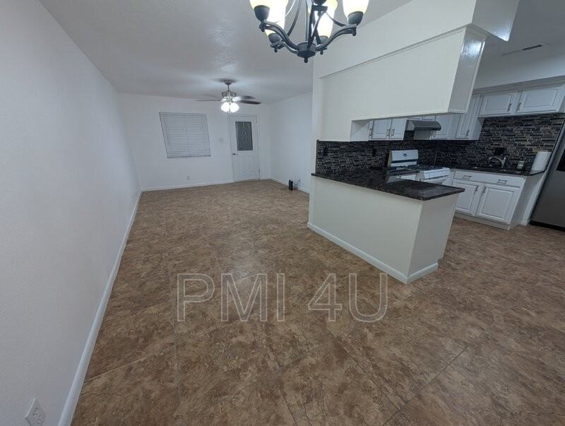 309 Vincent Ct Nw - Photo 4 of 26