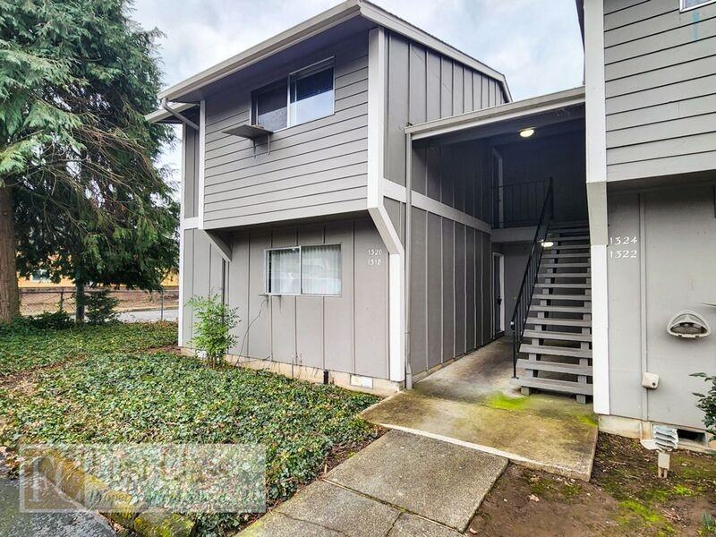 1318 Ne 186th Ave - Photo 2 of 19