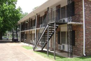 featured image of 604 N Wood Ave