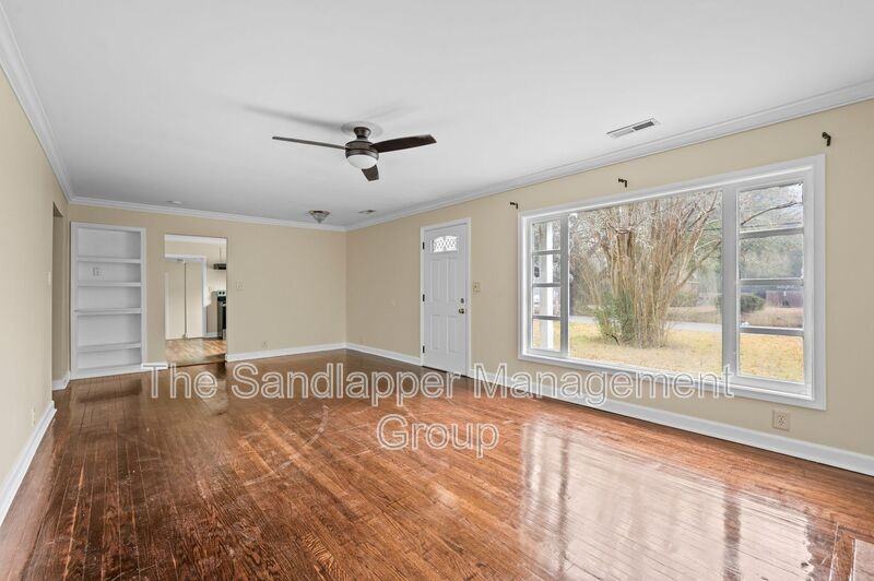 935 Pauline Ave - Photo 2 of 20