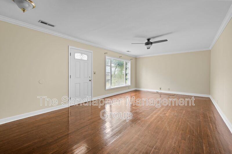 935 Pauline Ave - Photo 3 of 20