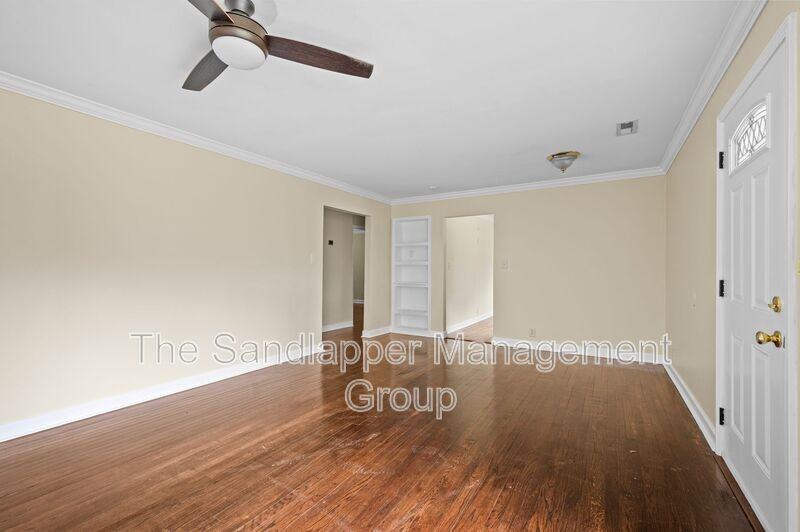 935 Pauline Ave - Photo 4 of 20