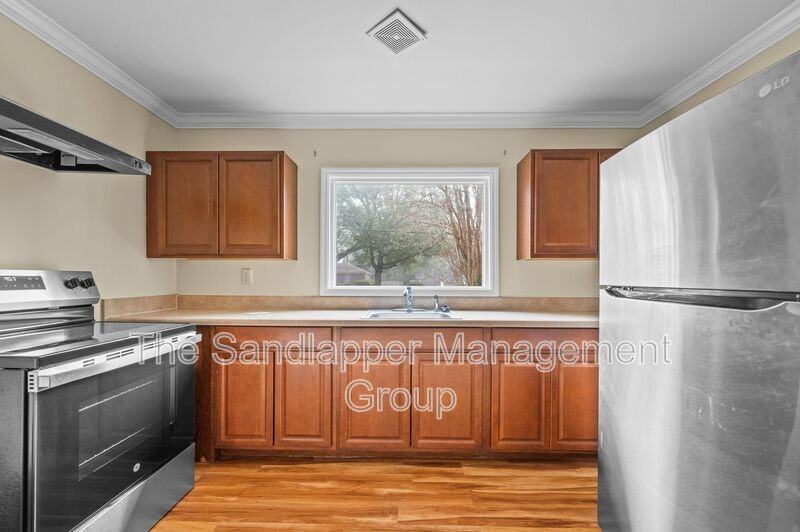 935 Pauline Ave - Photo 6 of 20