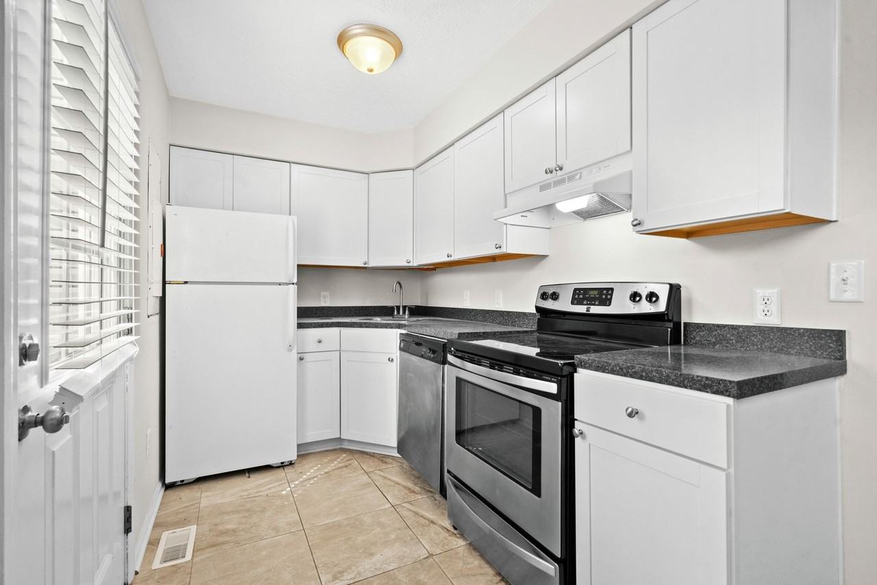 1012 Bay Dr #B - Photo 3 of 35