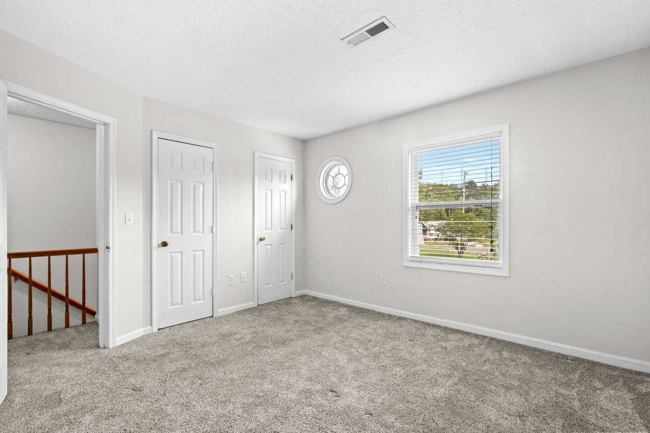 1012 Bay Dr #B - Photo 5 of 35