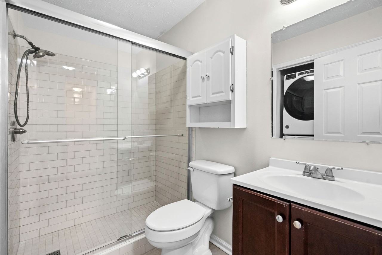 1012 Bay Dr #B - Photo 6 of 35