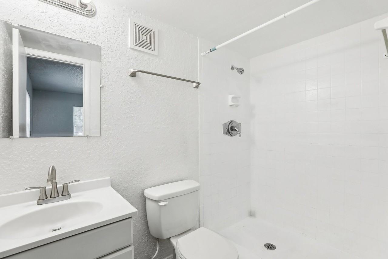 The Beacon at Seminole Lakes - Photo 6 of 18