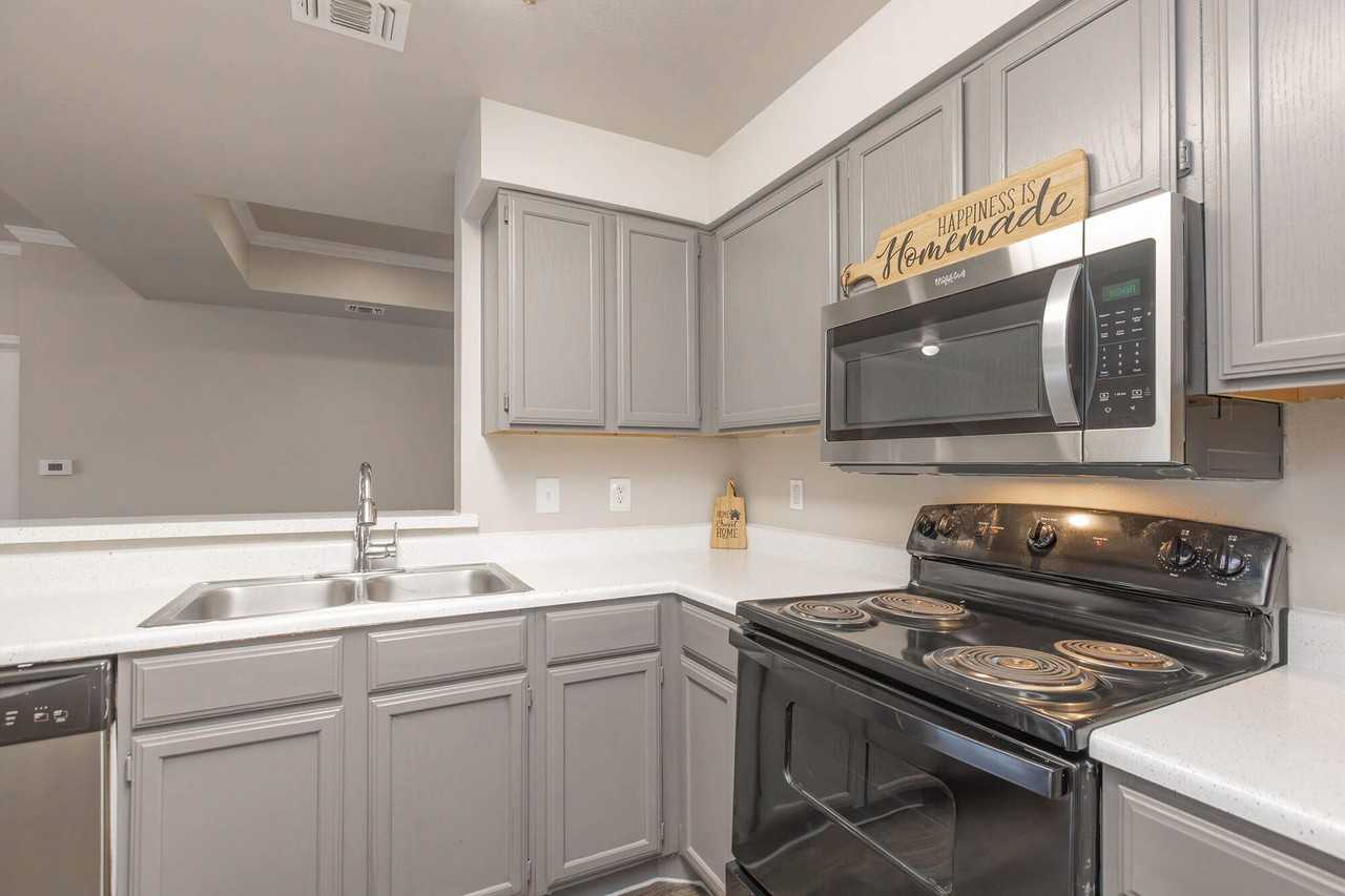 Contigo Westover Hills - Photo 4 of 37