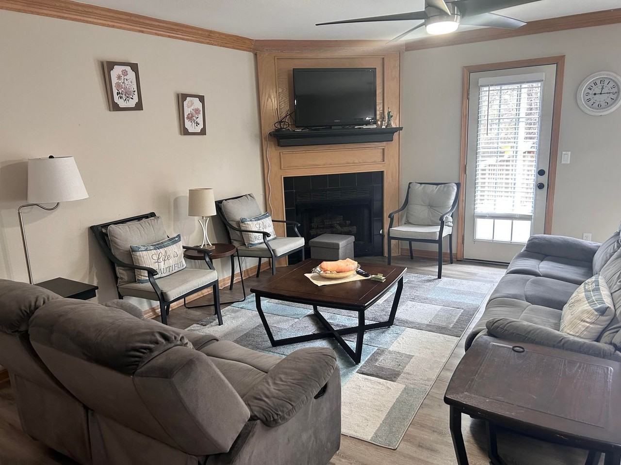 1853 N Pointer Ln - Photo 3 of 6