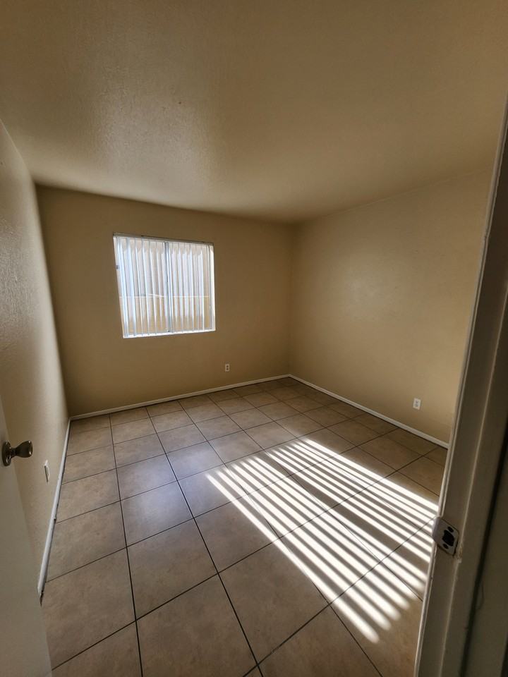 2332 West Glenrosa Avenue #271 - Photo 2 of 16