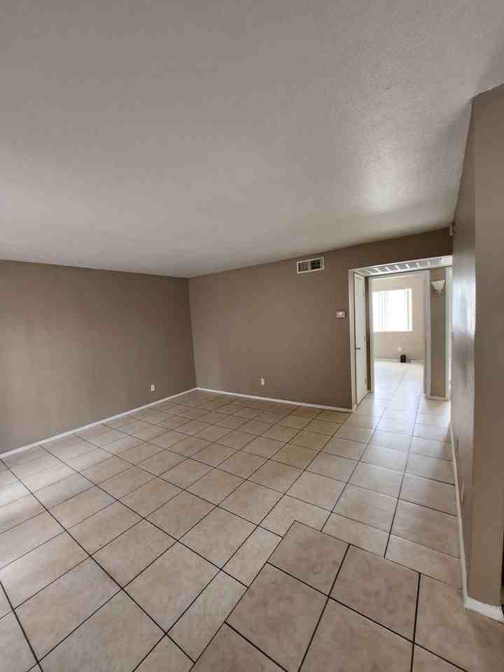 2332 West Glenrosa Avenue #271