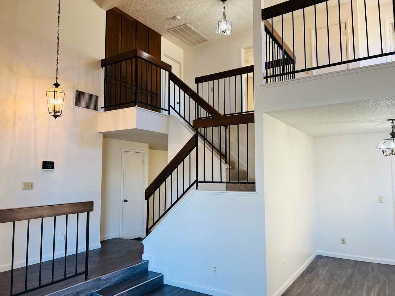 408 Lorenzi St - Photo 2 of 25