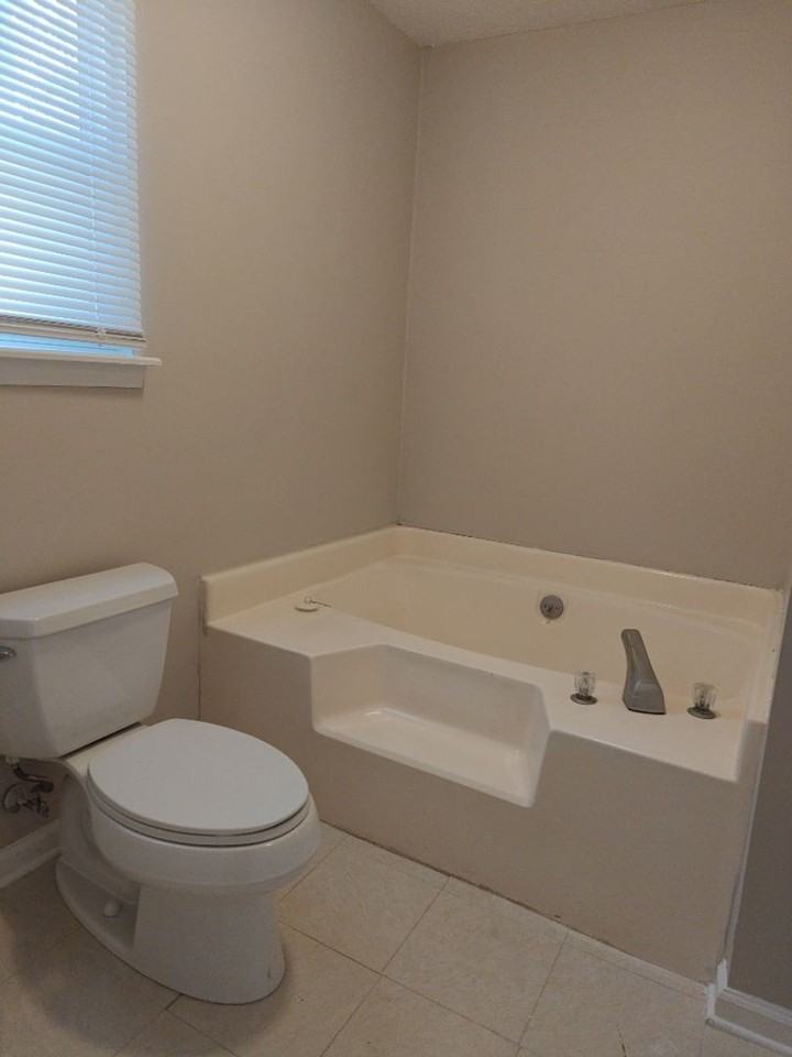 5183 Fairington Dr - Photo 2 of 19