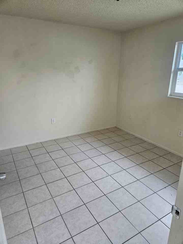 810 56th Ave E - Photo 2 of 9