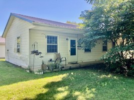 featured image of 880 878/880 Ellis Ave #880
