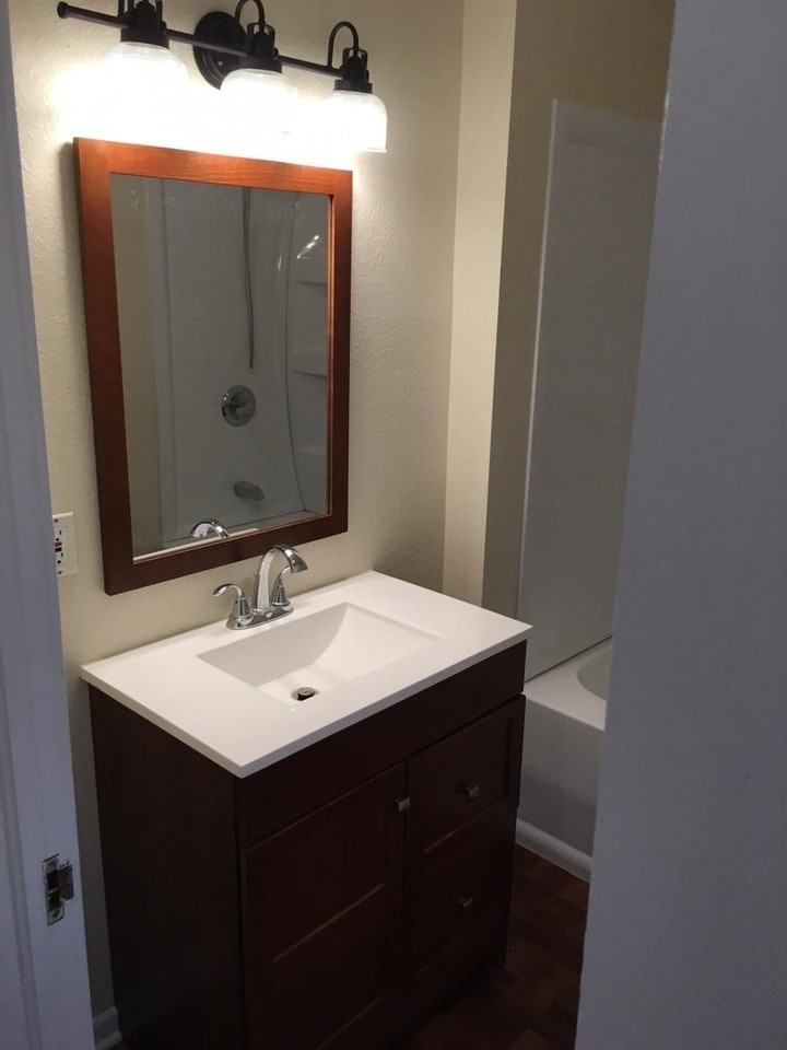 402 S Chestnut St - Photo 2 of 10