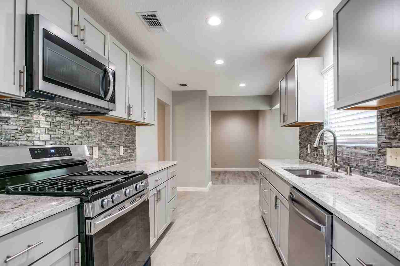 4238 Havenview Dr - Photo 3 of 14