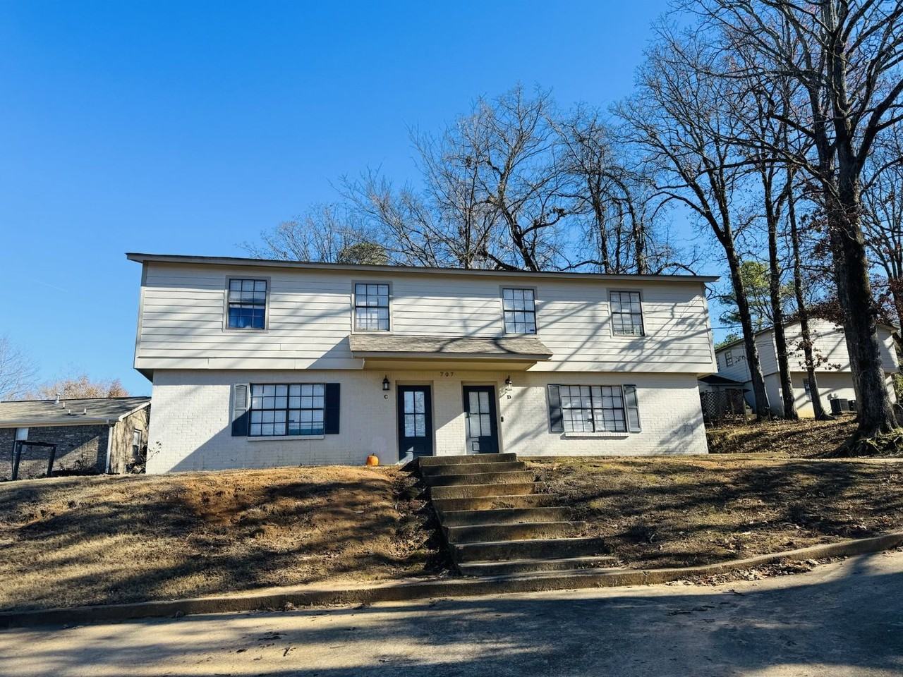 707 Mclarty Rd - Photo 2 of 14