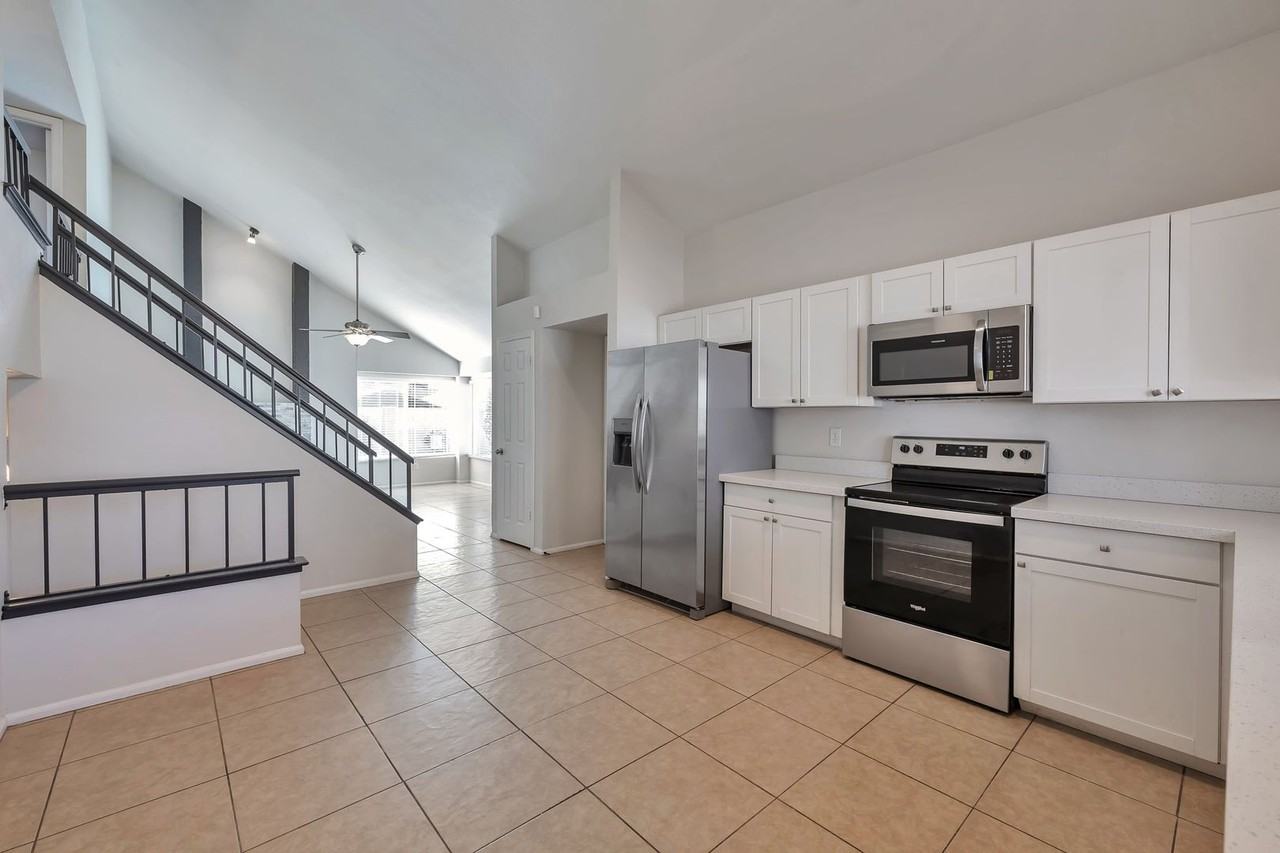 18601 N 48th Ave - Photo 5 of 25