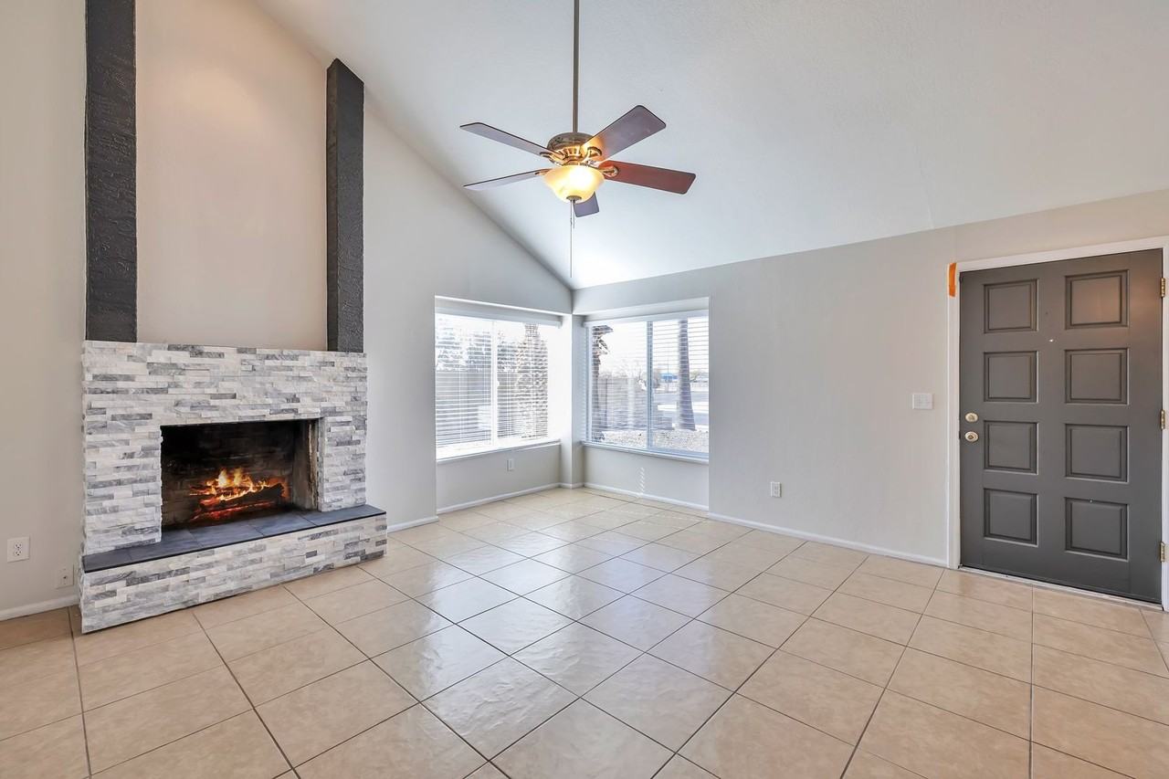 18601 N 48th Ave - Photo 6 of 25