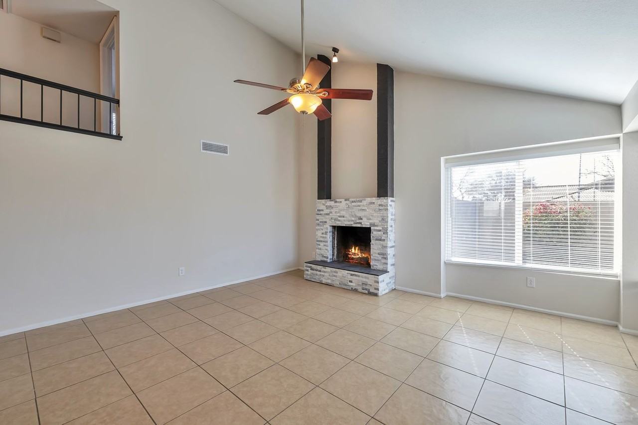 18601 N 48th Ave - Photo 7 of 25