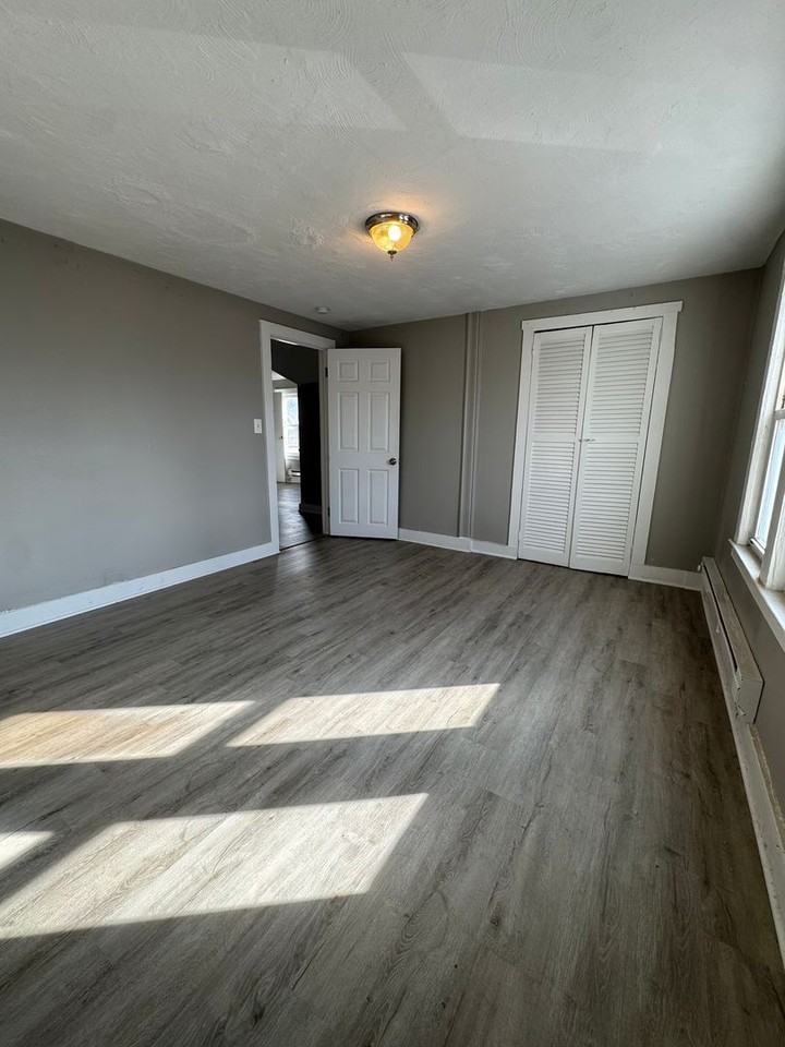 121 Springdale Ave - Photo 2 of 12