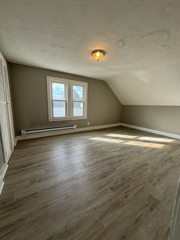 121 Springdale Ave - Photo 3 of 12