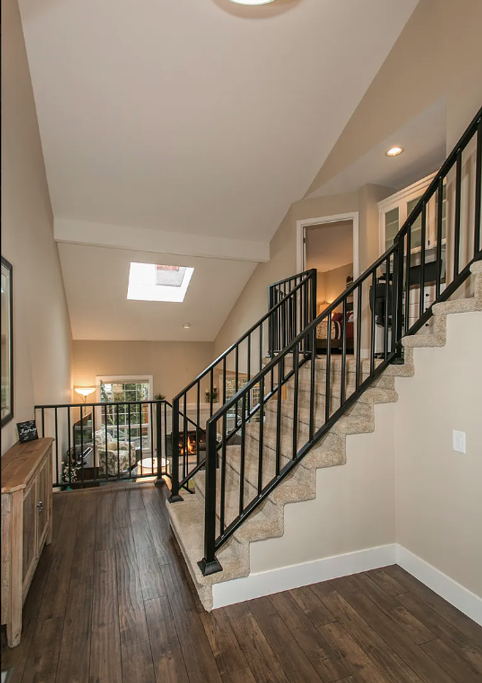 2052 Sunray Cir - Photo 2 of 11