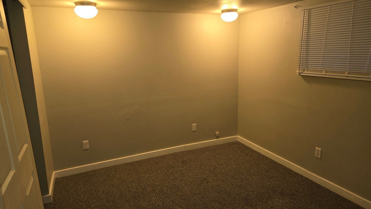 7606 1/2 Se Maple Ave - Photo 2 of 5