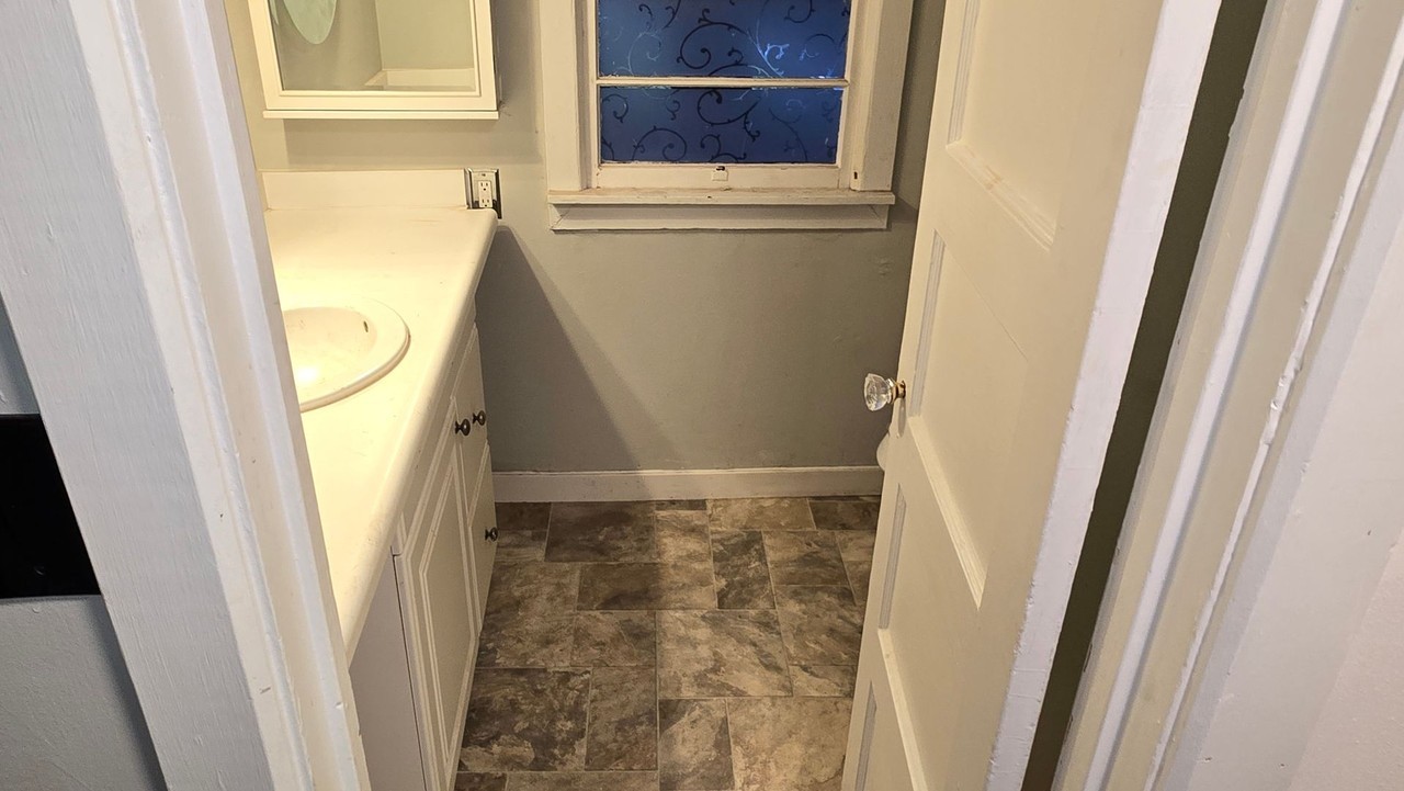 7606 1/2 Se Maple Ave - Photo 3 of 5