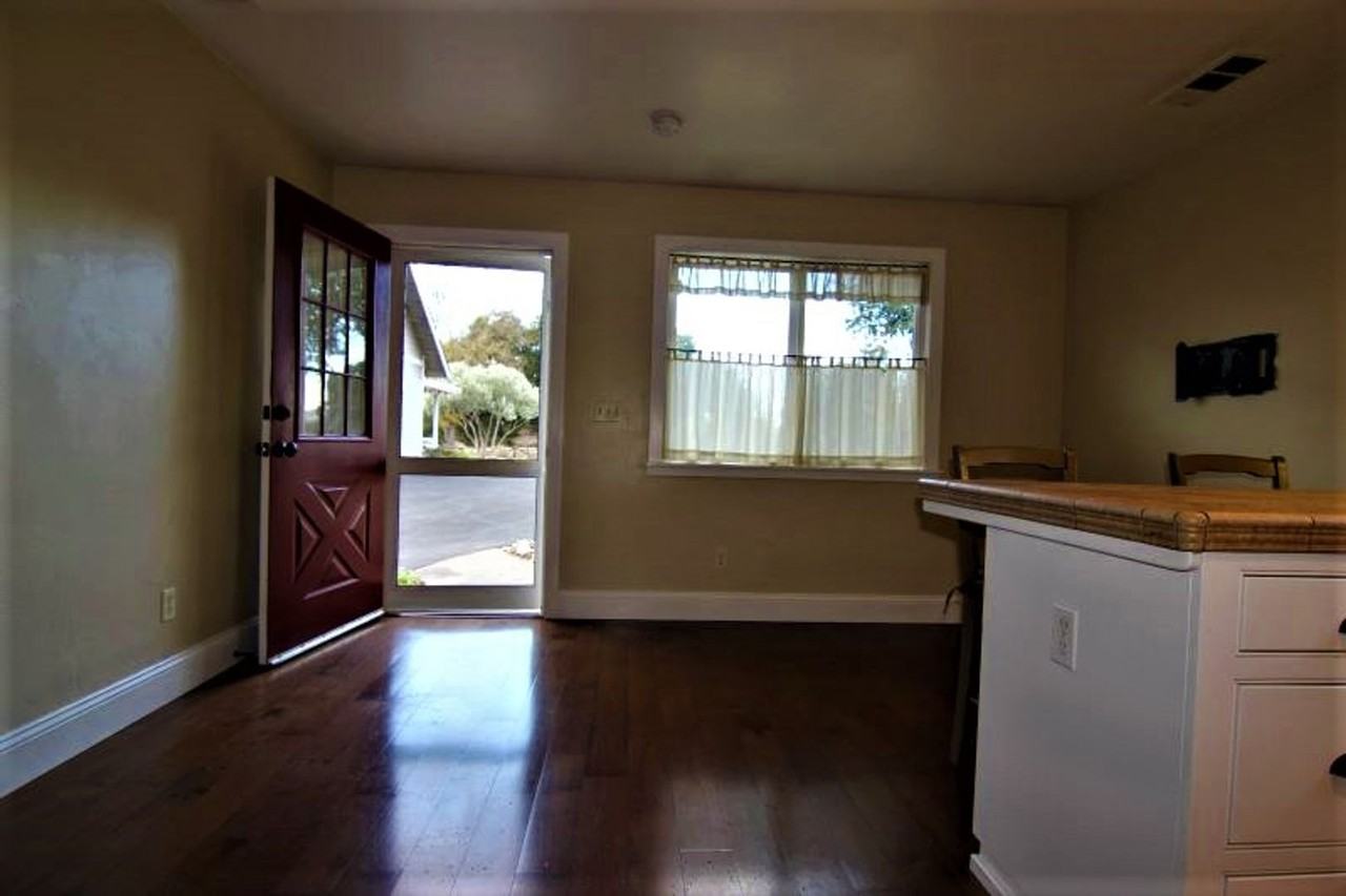 1920 Traffic Way - Photo 3 of 9