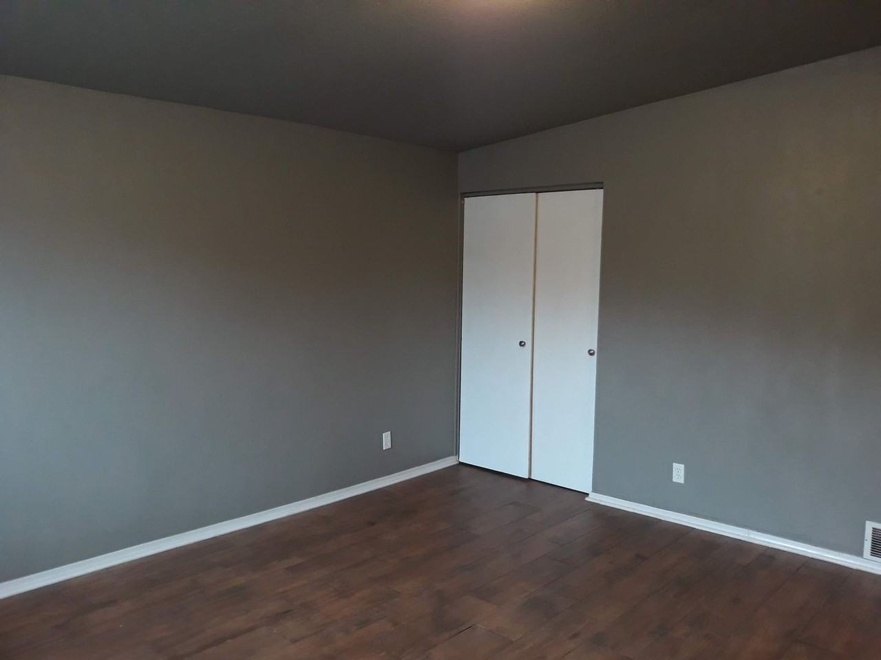 3914 N Delaware Ave - Photo 6 of 37