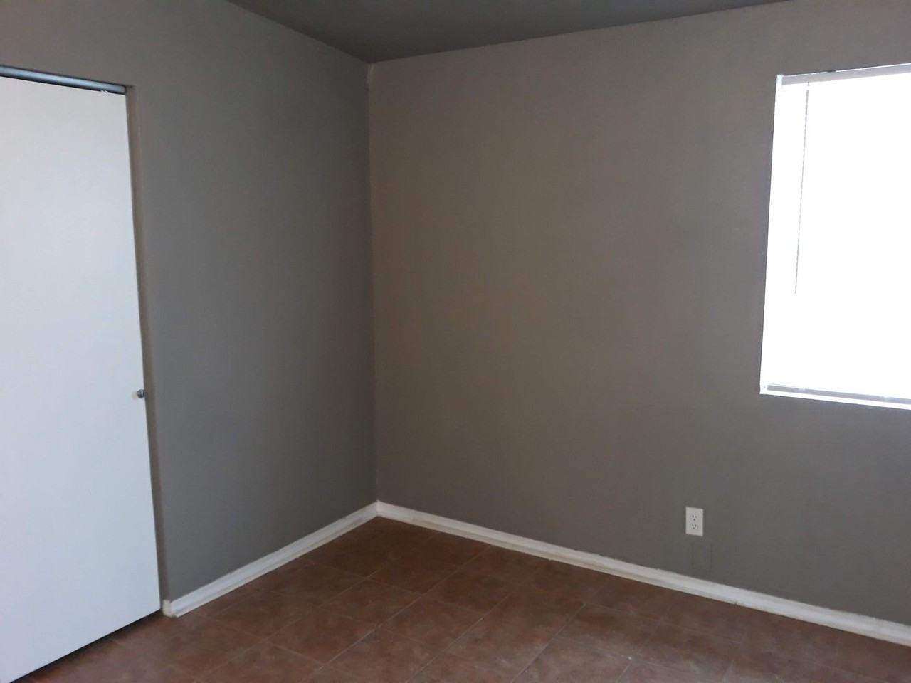 3914 N Delaware Ave - Photo 7 of 37