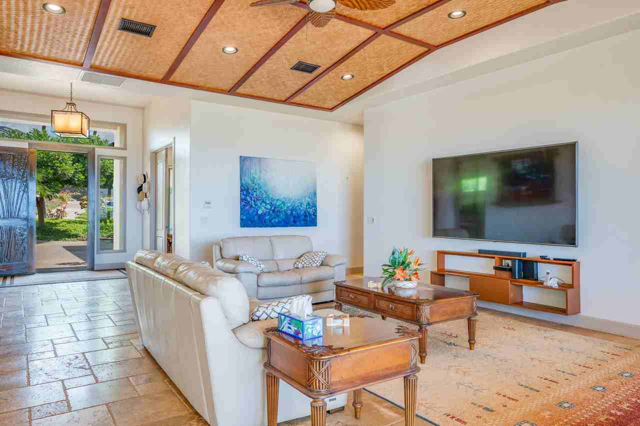 697 Anapuni Loop - Photo 3 of 26