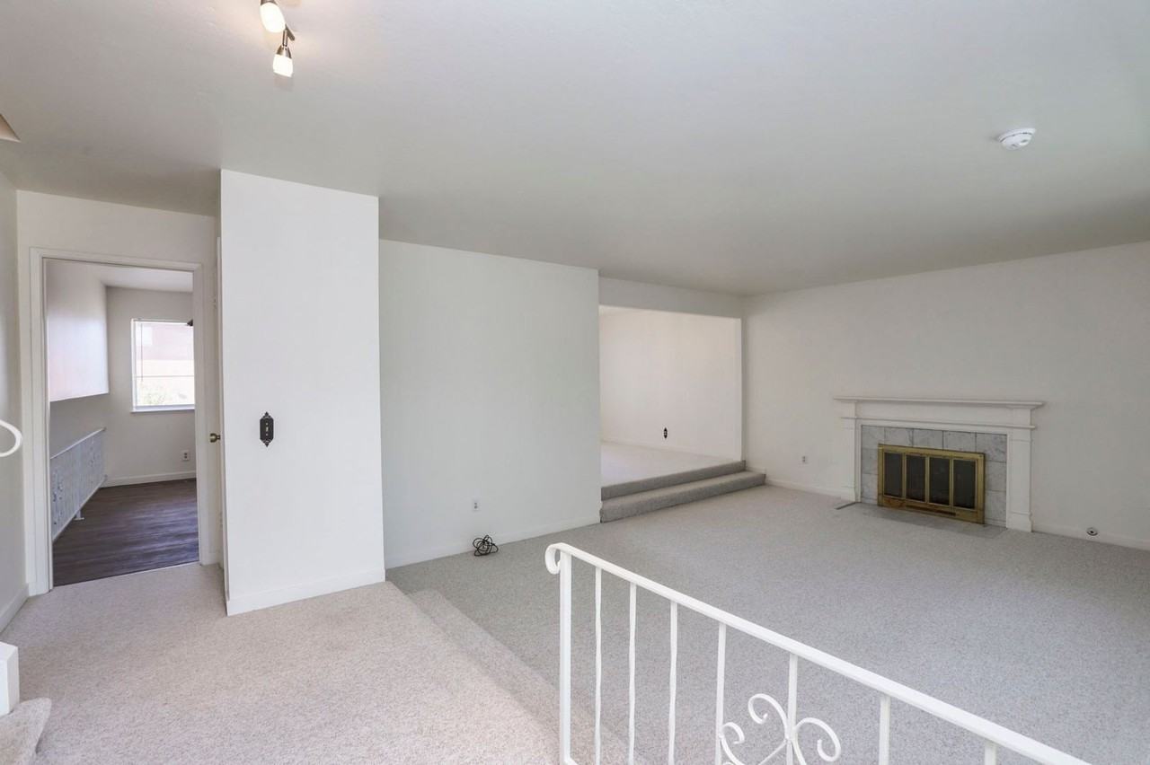 330 Sea Horse Ct - Photo 3 of 23