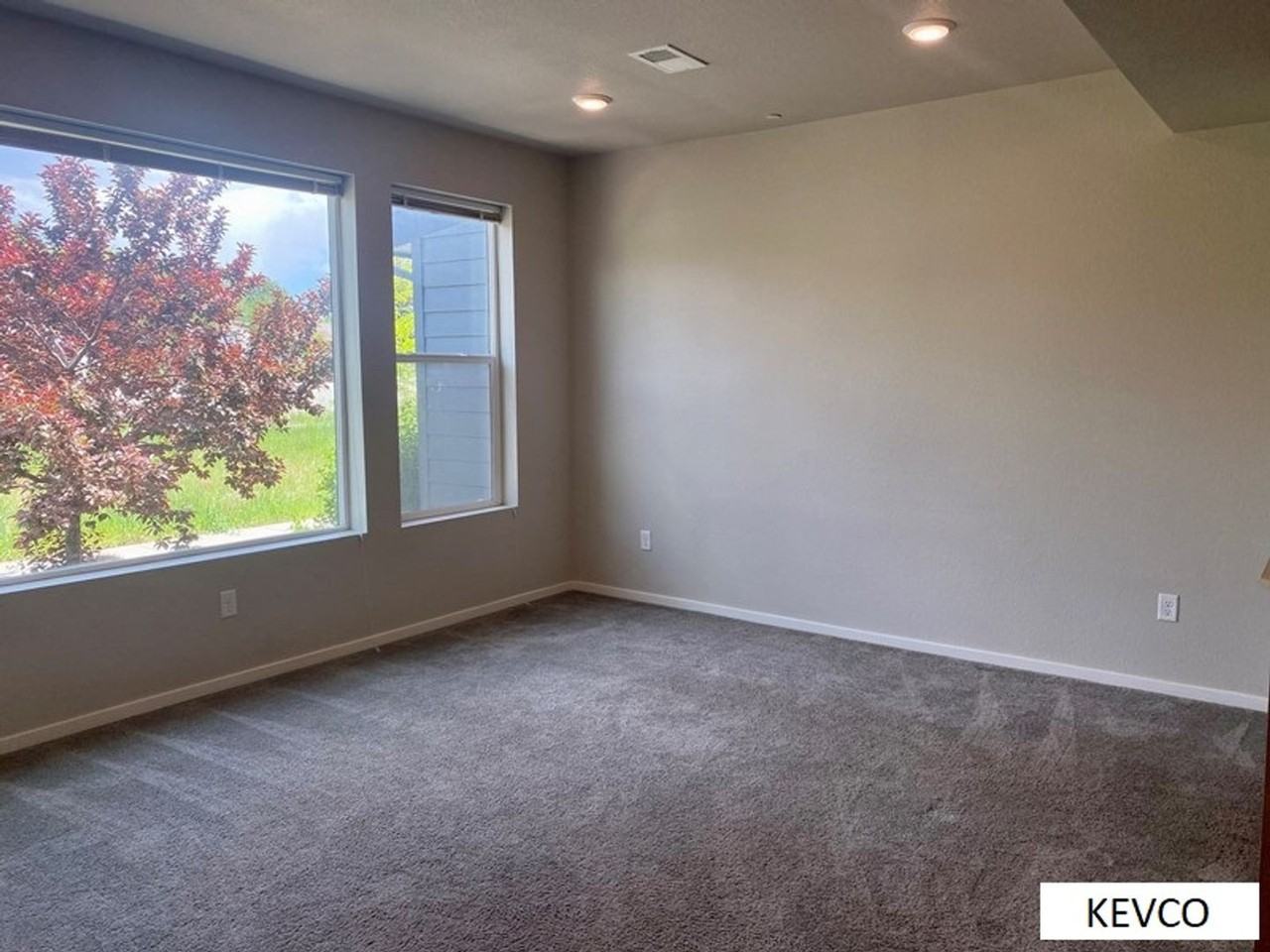 380 Pint St - Photo 2 of 21