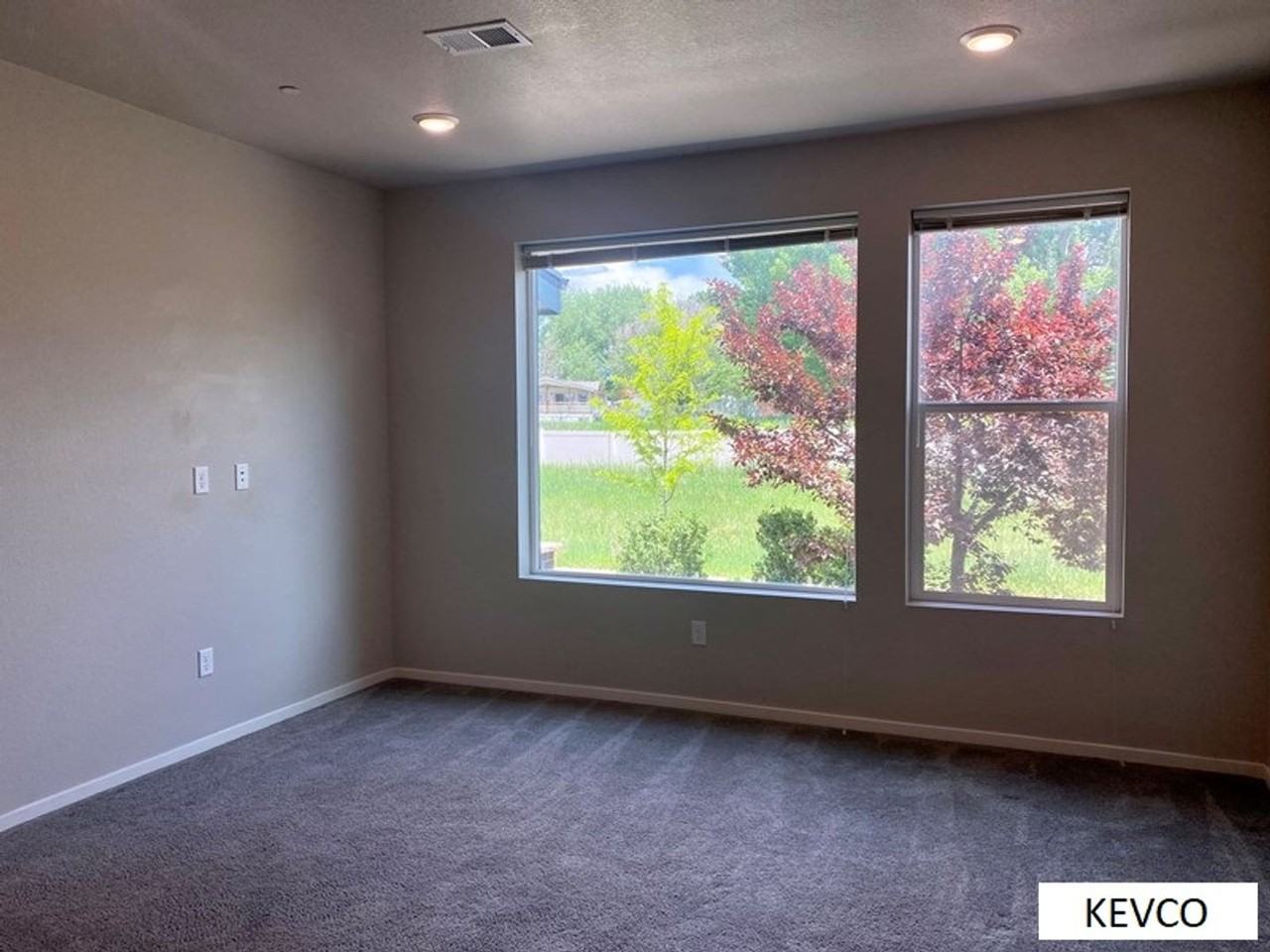 380 Pint St - Photo 3 of 21