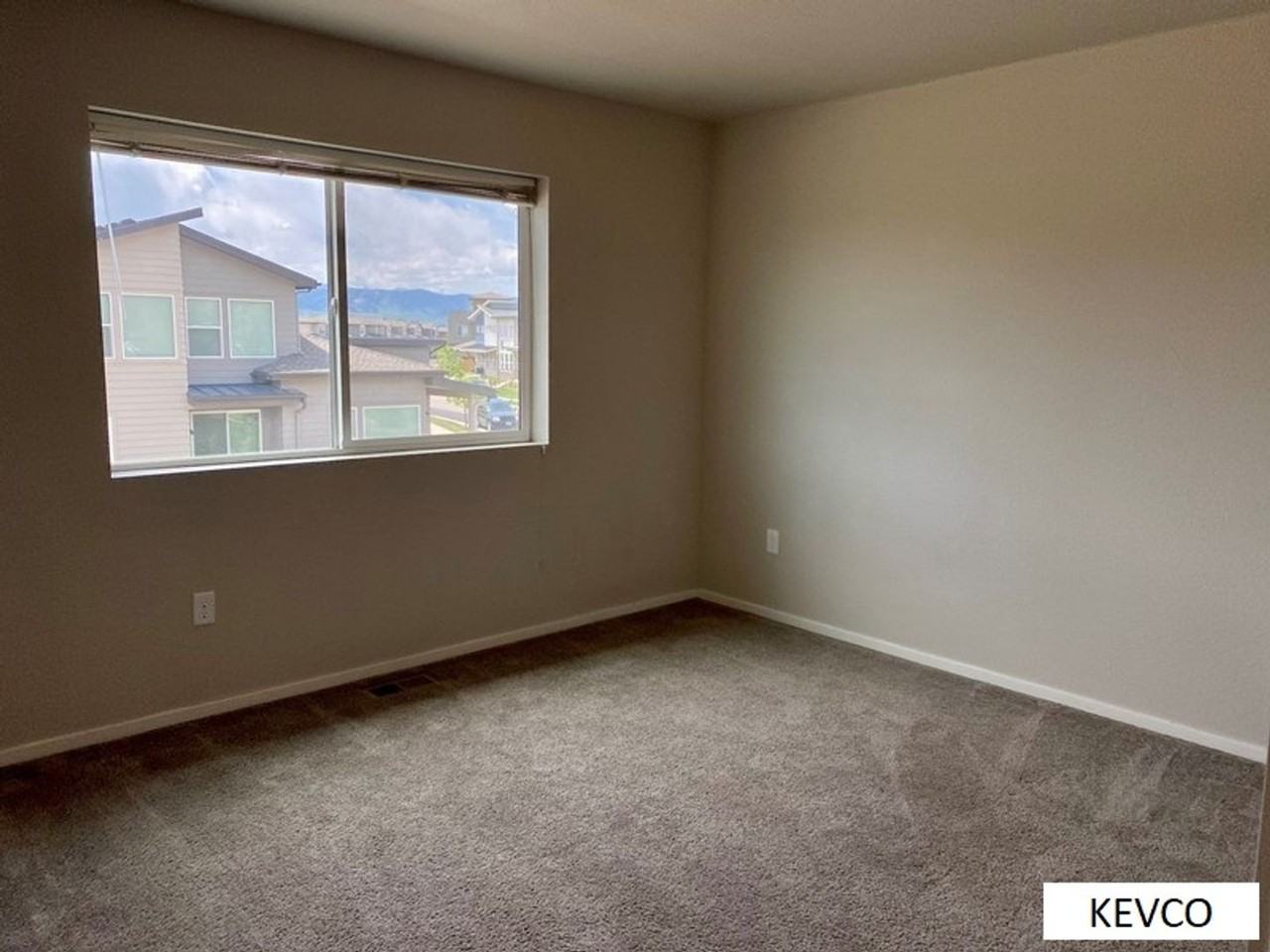 380 Pint St - Photo 7 of 21