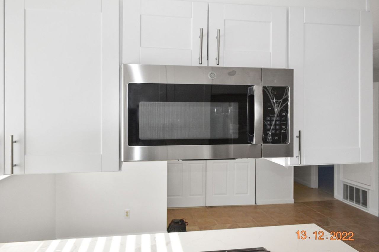 3981 Bayview Cir - Photo 2 of 14