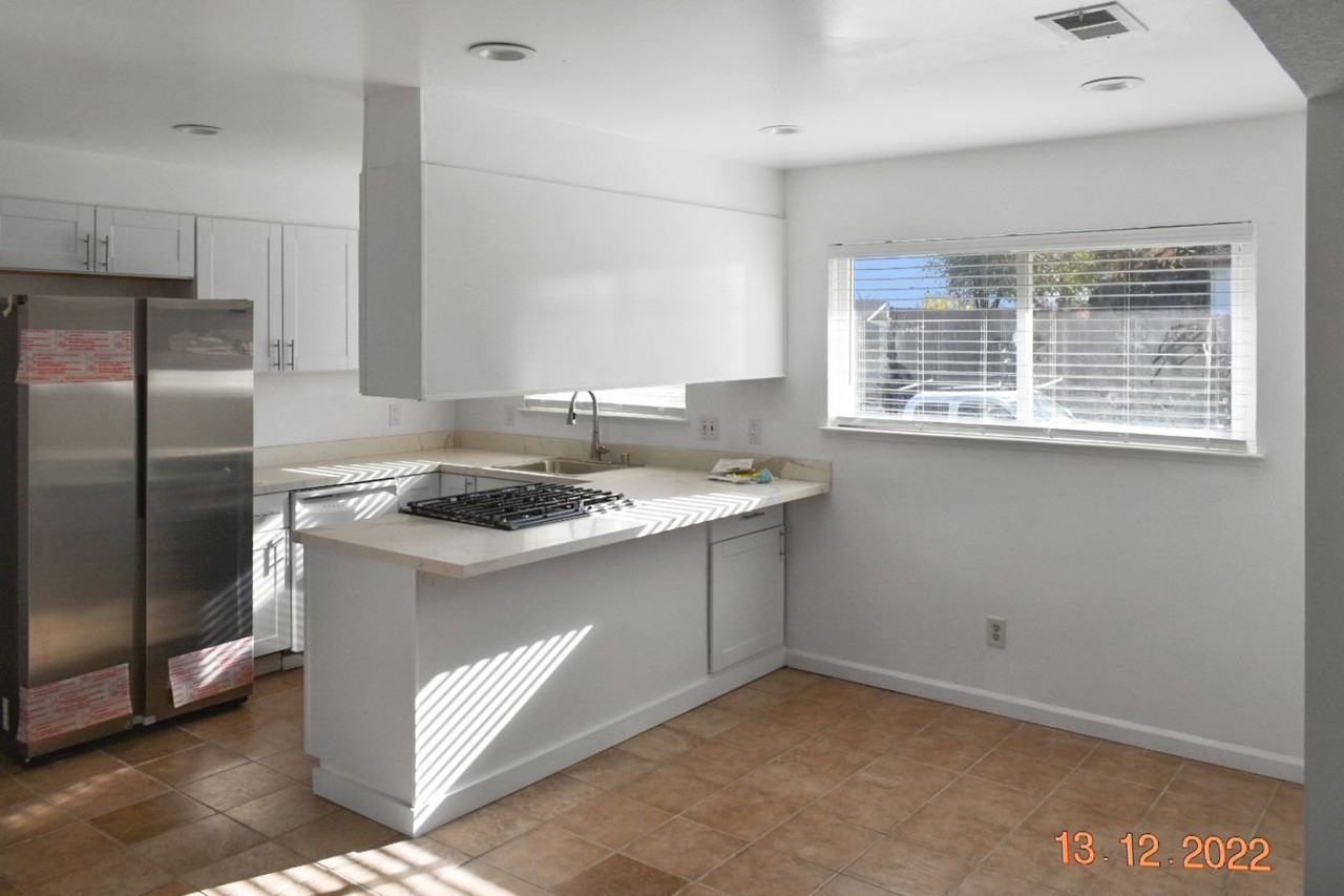 3981 Bayview Cir - Photo 3 of 14