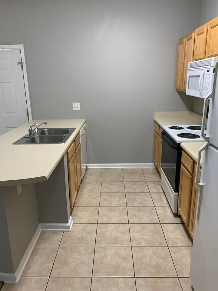 303 N Ross St #103 - Photo 6 of 12