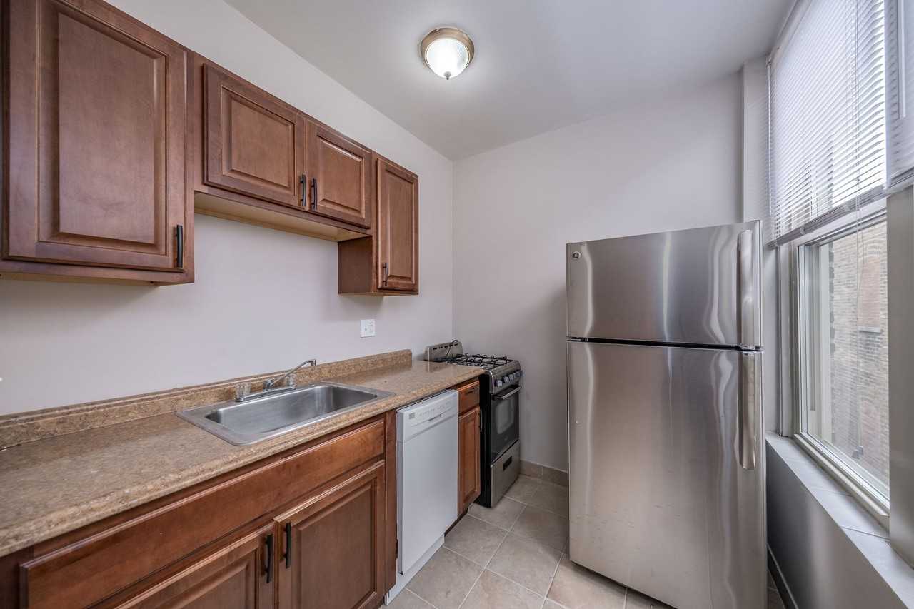 5511 Kenmore LLC - Photo 2 of 8