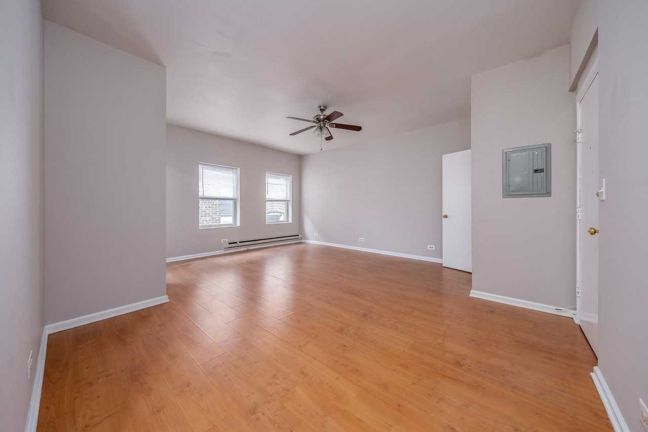 5511 Kenmore LLC - Photo 3 of 8