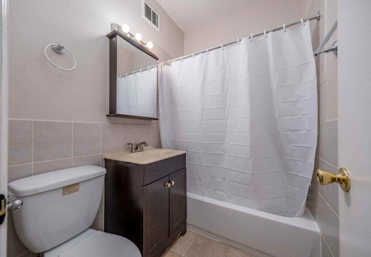 5511 Kenmore LLC - Photo 6 of 8