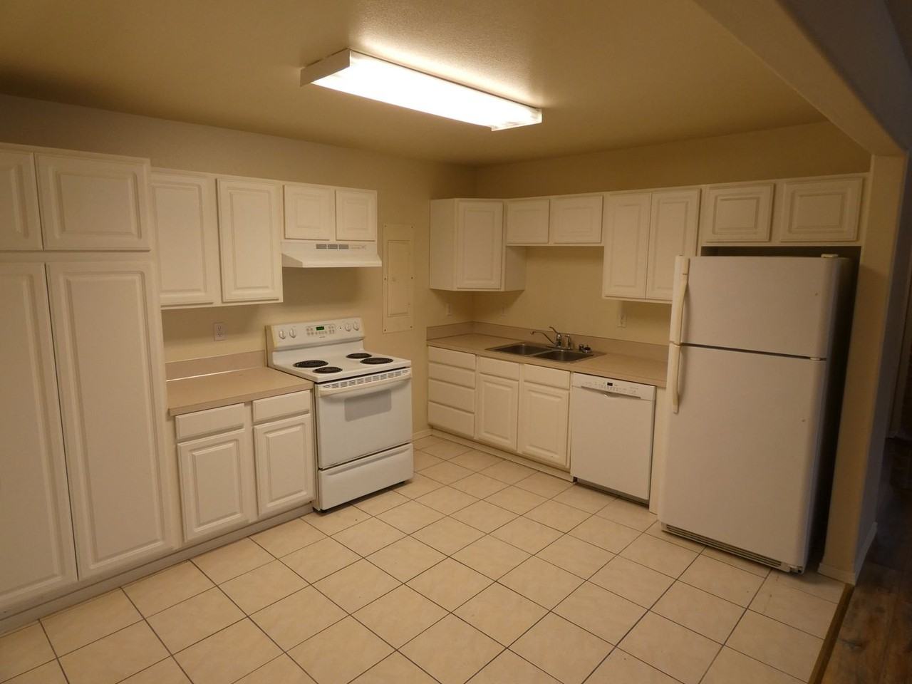 1729 1/2 E 3rd St - Photo 6 of 31