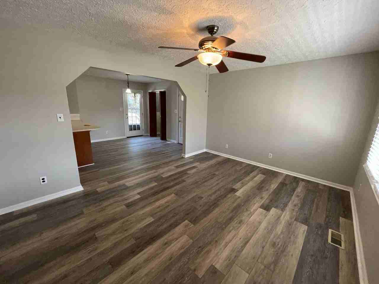 124 Centerfield Dr - Photo 3 of 21