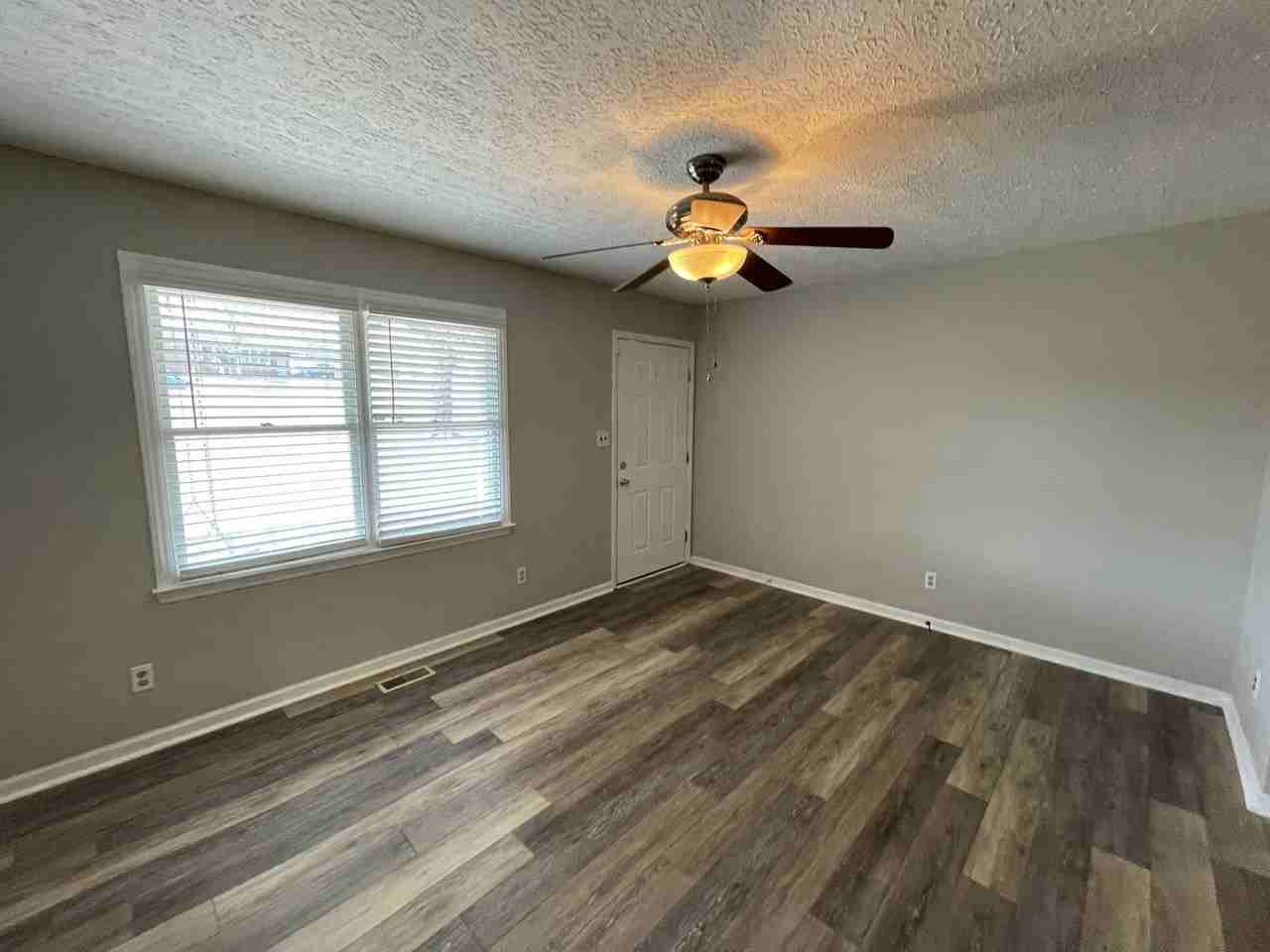 124 Centerfield Dr - Photo 4 of 21
