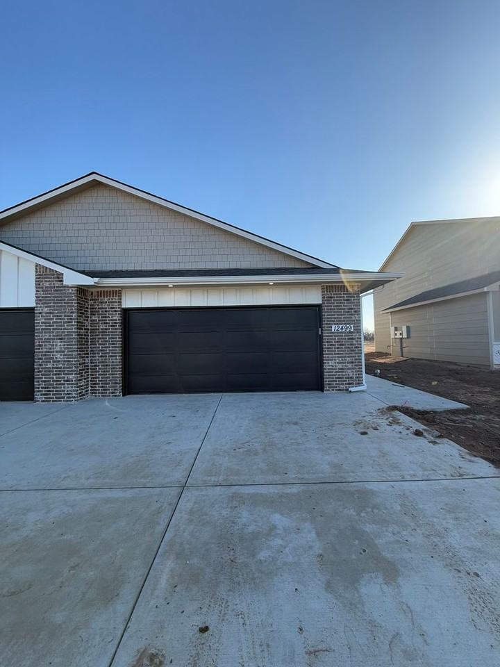 12499 W Blanford St - Photo 2 of 16