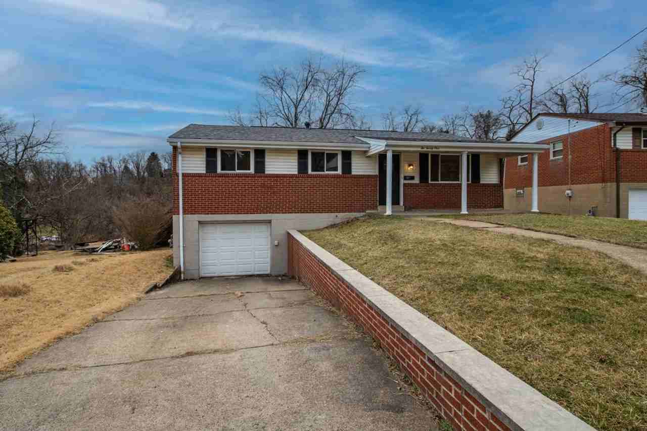 221 Parklane Dr - Photo 3 of 33